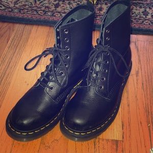 Woman doc martins 1460 combat boots